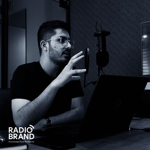 علیرضا معتمد در پادکست برندسازی به نام رادیو برند